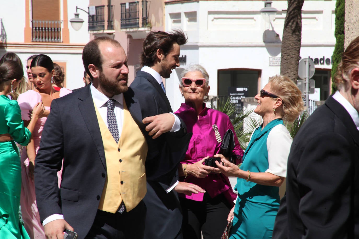 Fotos: Los looks más elegantes de las invitadas a la boda de Marta Lozano