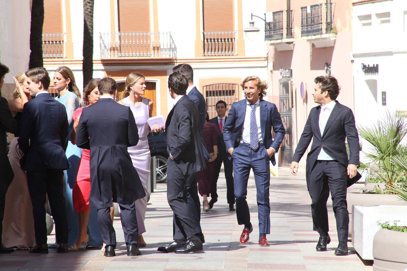 Fotos: Los looks más elegantes de las invitadas a la boda de Marta Lozano