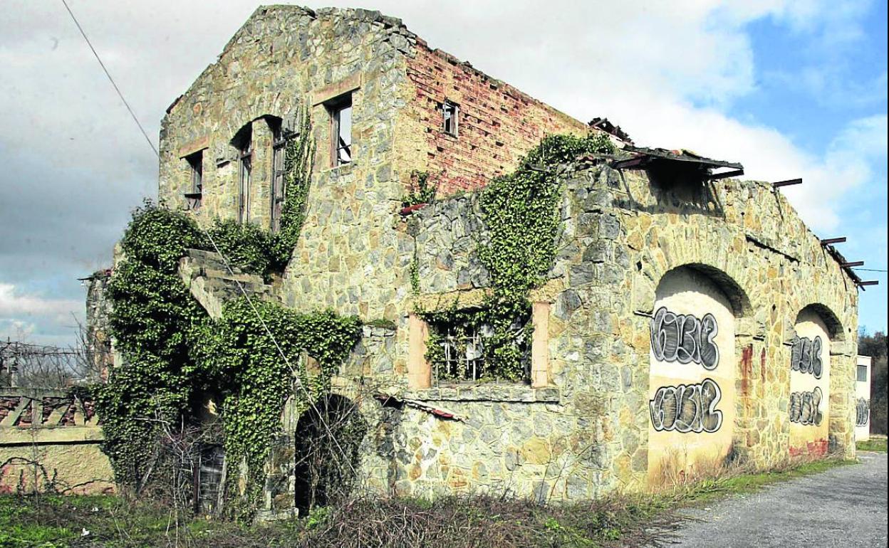 Piden que no instalen el centro del Idiazabal en el último edificio del Vasco Navarro en Vitoria