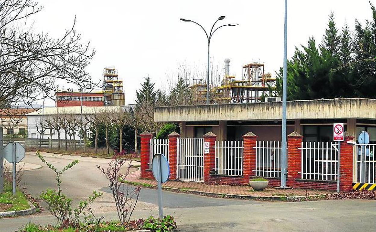 Imagen exterior de la planta de Montefibre. 