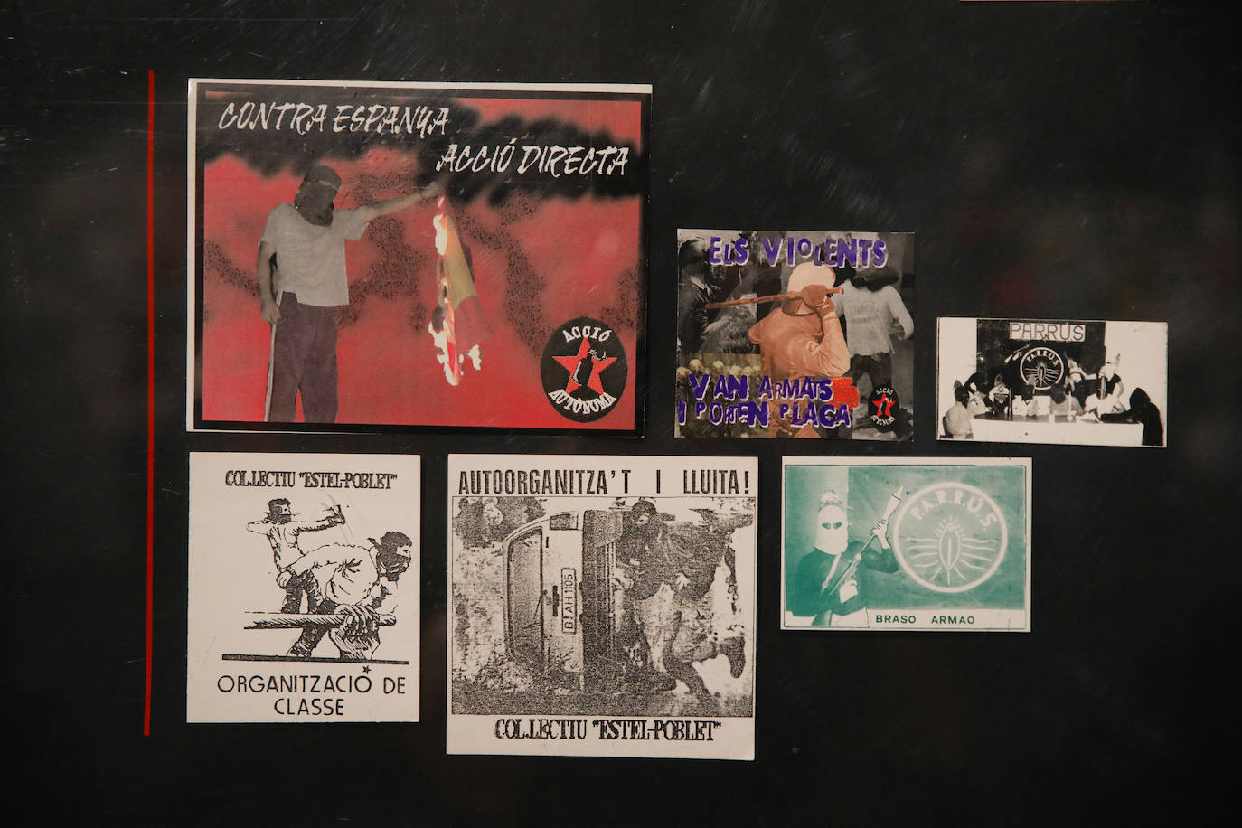 Fotos: Pegatinas para combatir el odio en el Memorial de Vitoria