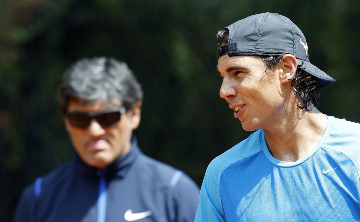 Rafa Nadal y su tío Toni en una imagen de 2012. 