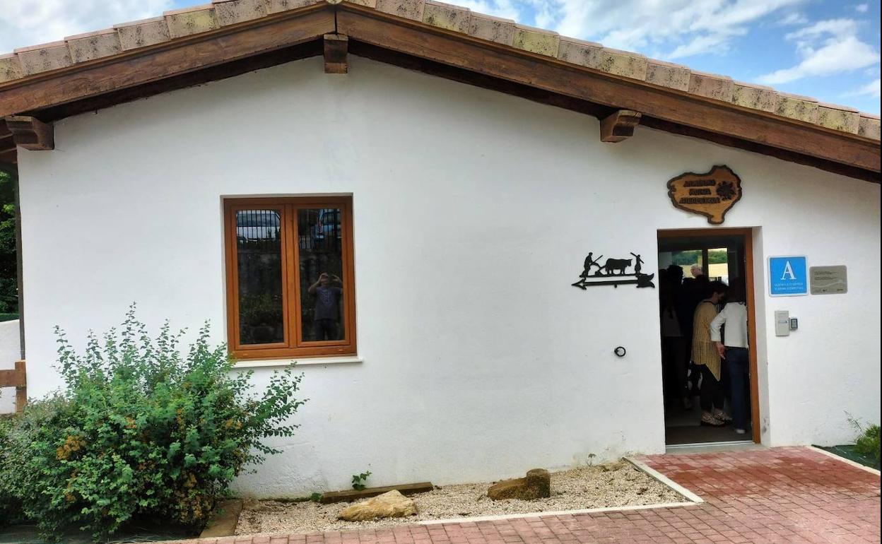 El albergue Korta tiene 82 metros y dos habitaciones con un total de 16 plazas. 