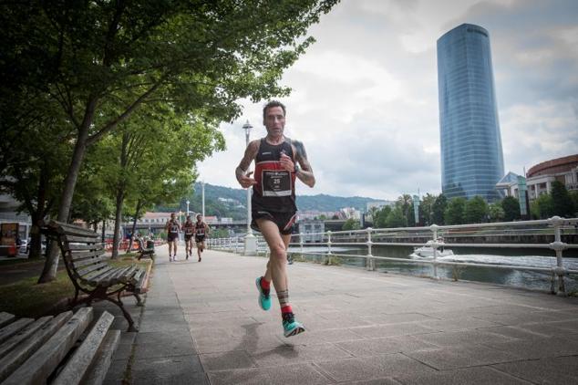 Fotos: Compañerismo y deporte por las calles de Bilbao