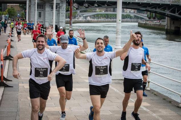 Fotos: Compañerismo y deporte por las calles de Bilbao