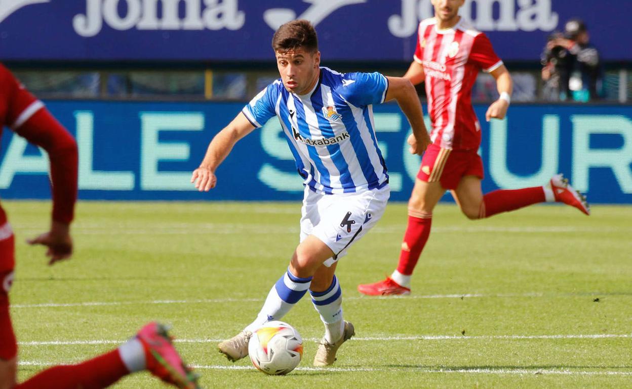 Xeber Alkain, en un partido de esta temporada con la Real Sociedad B. 