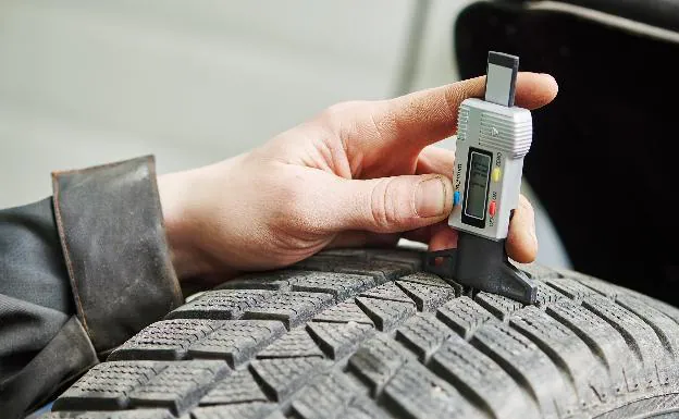 El truco para saber si hay que cambiar los neumáticos del coche