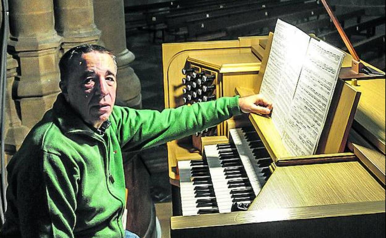 El organista de María Inmaculada, José Santos de la Iglesia.