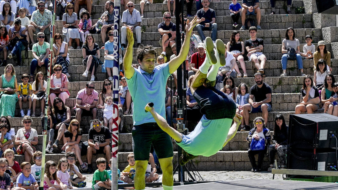 Espectáculo 'League & Legend' de la compañía 15feet6 en la plaza de los Fueros