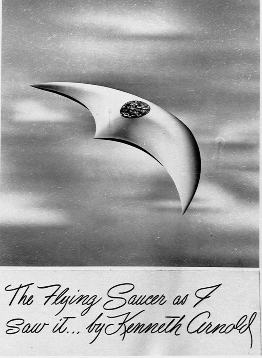 Forma de los 'platillos volantes' vistos por Kenneth Arnold, según un folleto publicado por él mismo. 