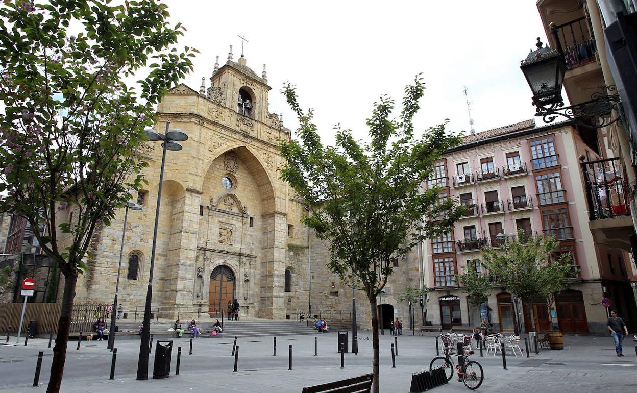 Plazoleta e iglesia de la Encarnación. 