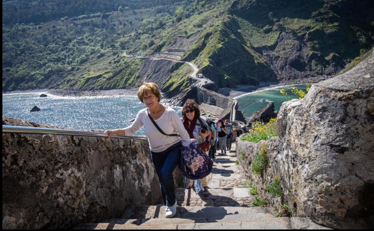 Nueve visitantes sufren un golpe de calor en San Juan de Gaztelugatxe