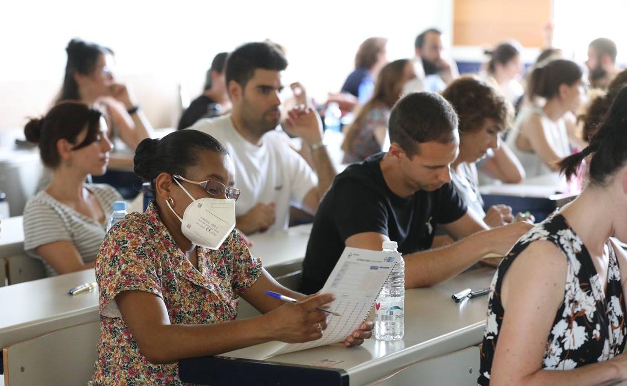 Candidatos durante la prueba para médico de familia. 