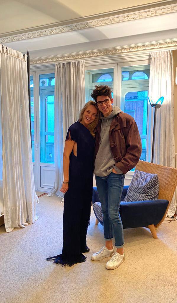 Fotos: La invitada que brilló en la lujosa boda de Nuria March con vestido y capa vizcaínas