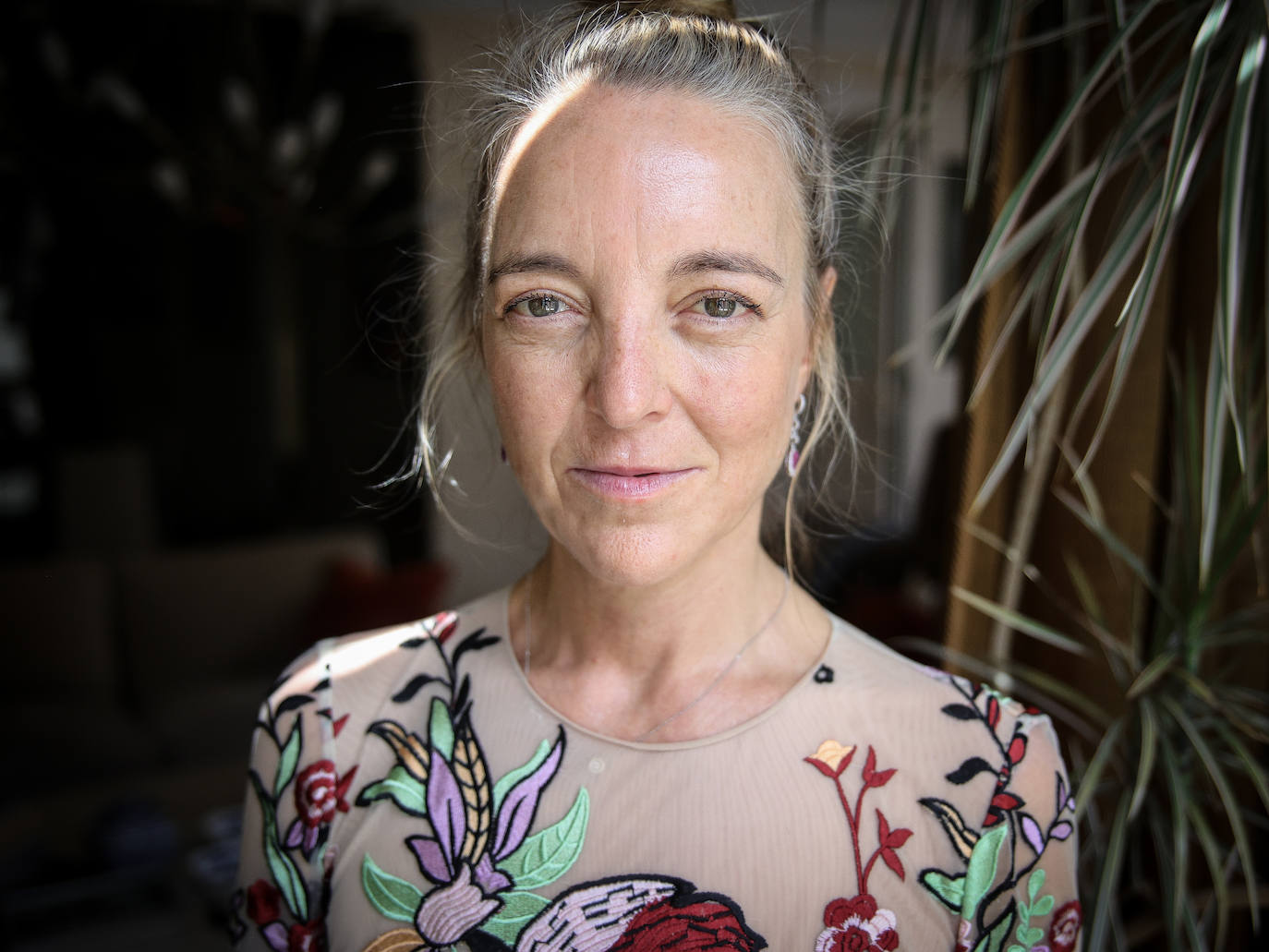 Fotos: La invitada que brilló en la lujosa boda de Nuria March con vestido y capa vizcaínas