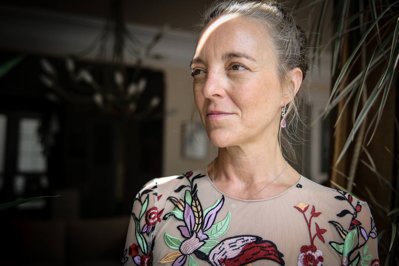 Fotos: La invitada que brilló en la lujosa boda de Nuria March con vestido y capa vizcaínas