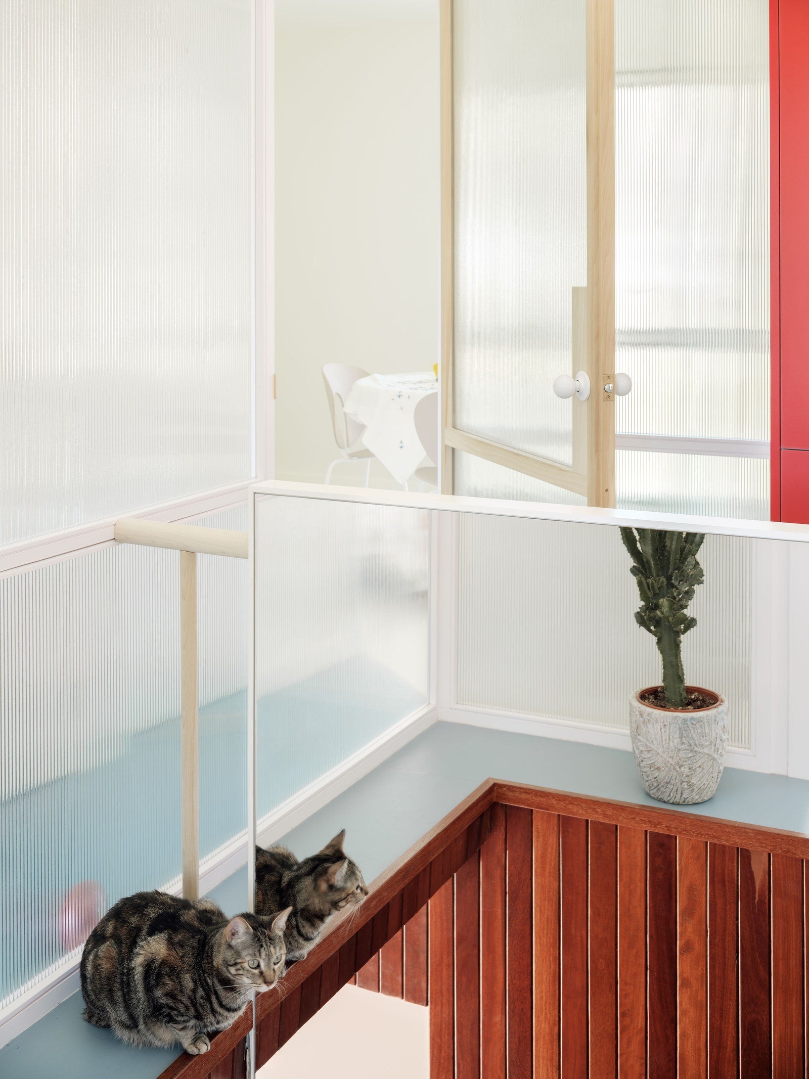 Fotos: La casa agrícola de una familia en Loiu convertida en dos viviendas para un matrimonio y su hija