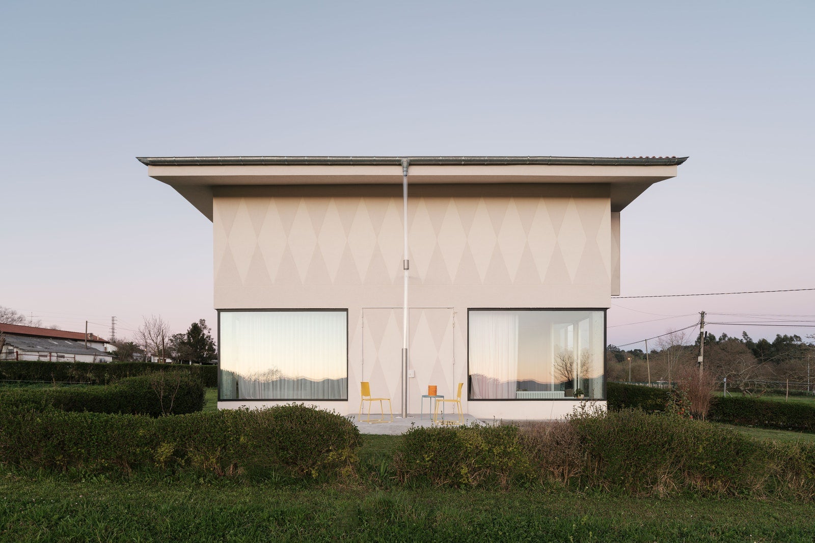 Fotos: La casa agrícola de una familia en Loiu convertida en dos viviendas para un matrimonio y su hija