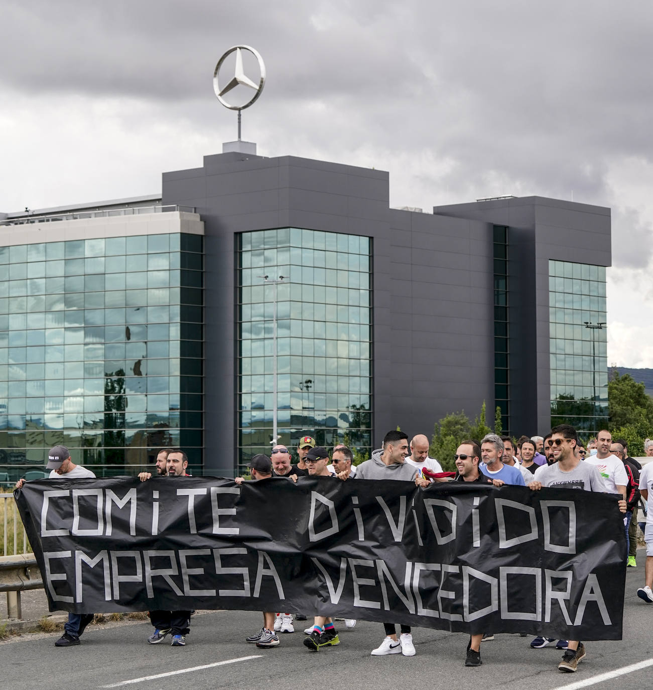 Fotos: La huelga en Mercedes arranca sin incidentes y con «gran respaldo de la plantilla», dicen los sindicatos