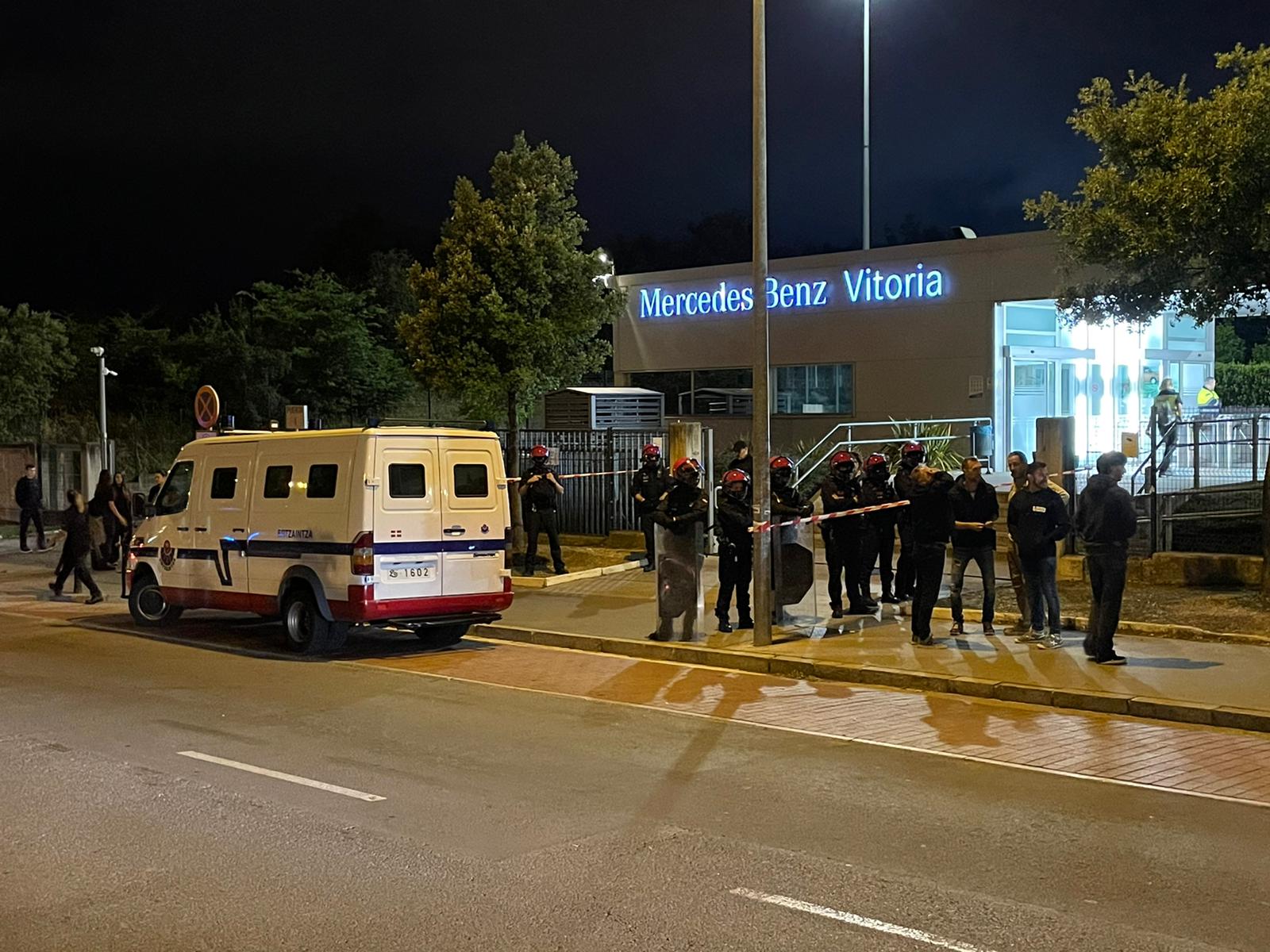 Fotos: La huelga en Mercedes arranca sin incidentes y con «gran respaldo de la plantilla», dicen los sindicatos