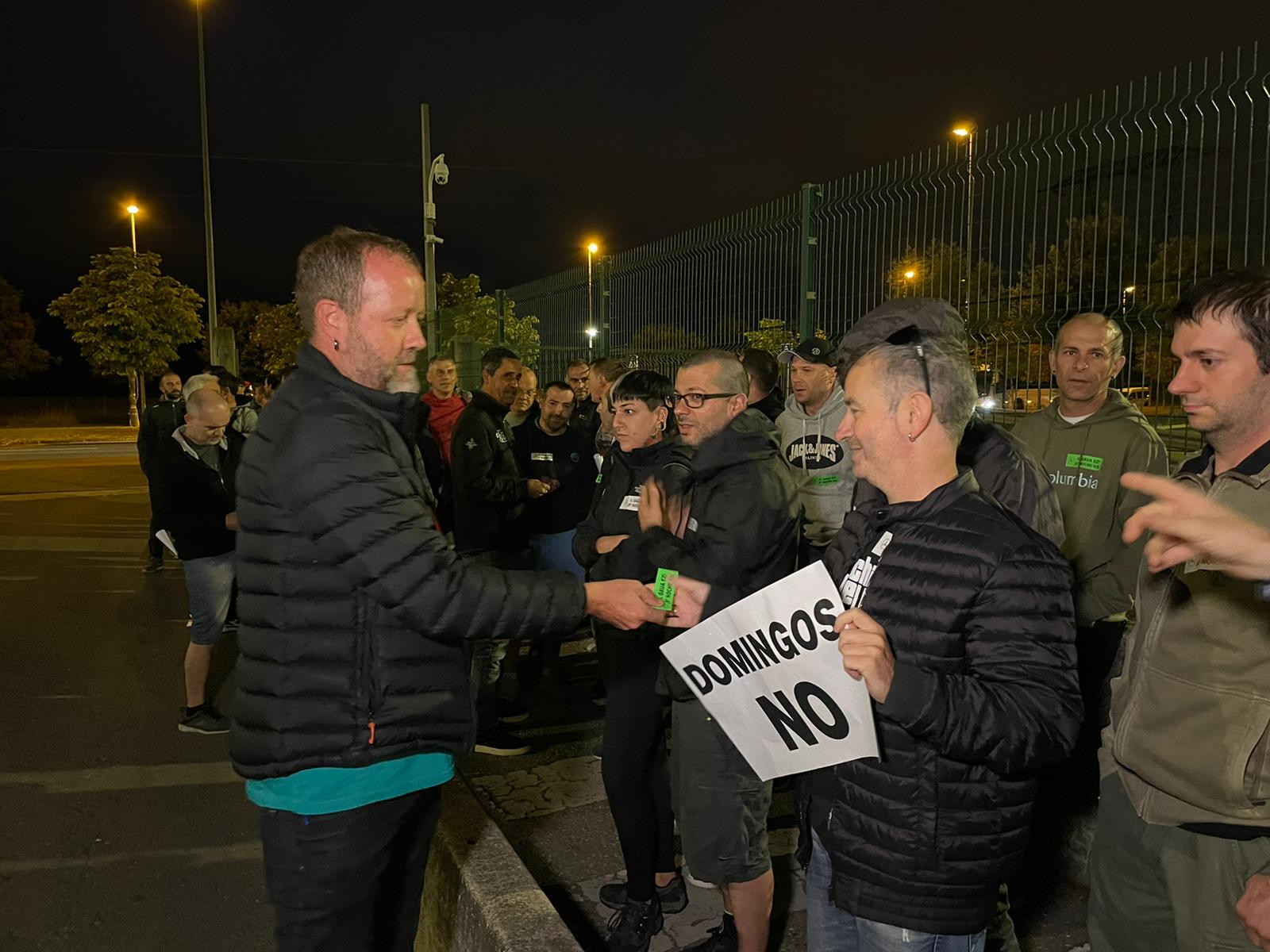 Fotos: La huelga en Mercedes arranca sin incidentes y con «gran respaldo de la plantilla», dicen los sindicatos