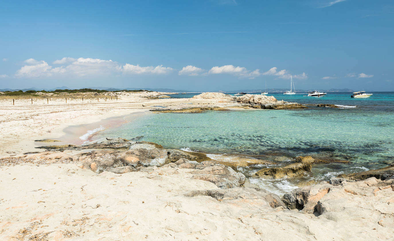 Isla S'Espalmador, Formentera. Paraje salvaje y virgen de aguas tuequesas pertenece al Parque Natural de Ses Salines.