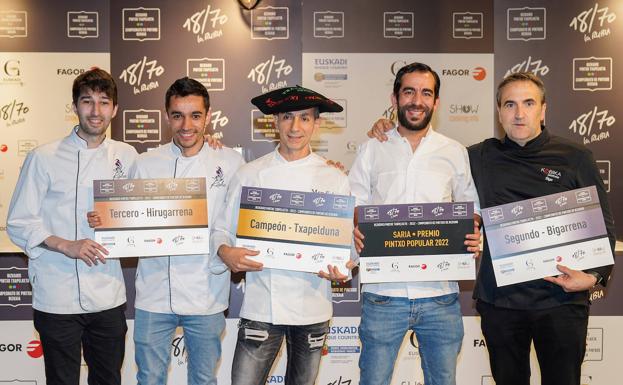 Andoni y Julen Pérez, José Manuel Rodríguez, Iker Toquero e Iñigo Kortabitarte, en la foto de grupo de los premiados.