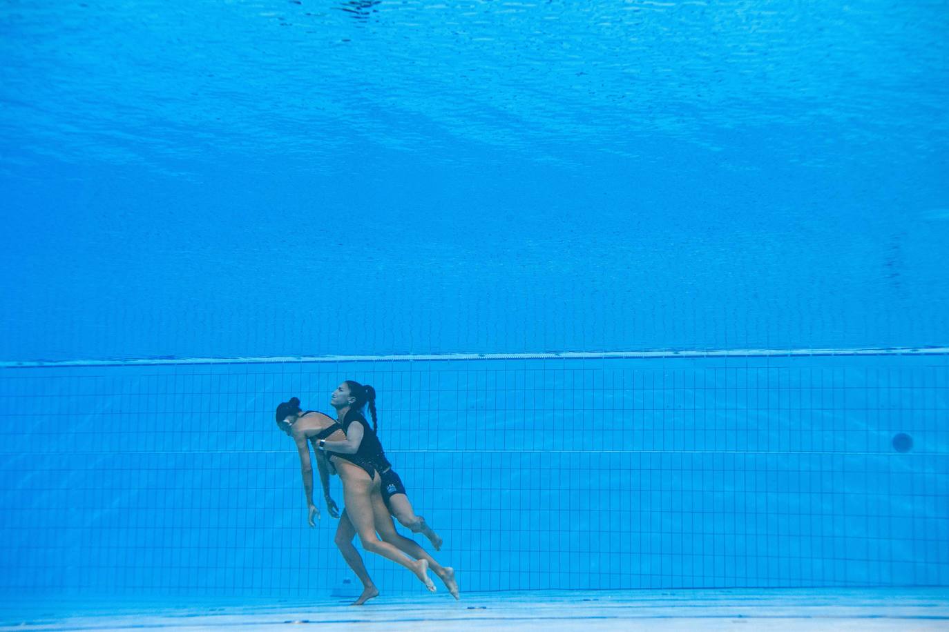 Fotos: Así fue el rescate de una nadadora de morir ahogada en una piscina en el Mundial de Bubapest