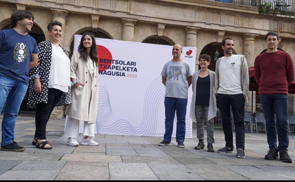  Ostegun honetan aurkeztu da lehiaketa Euskaltzaindiak Bilboko Plaza Berrian duen egoitzan. 