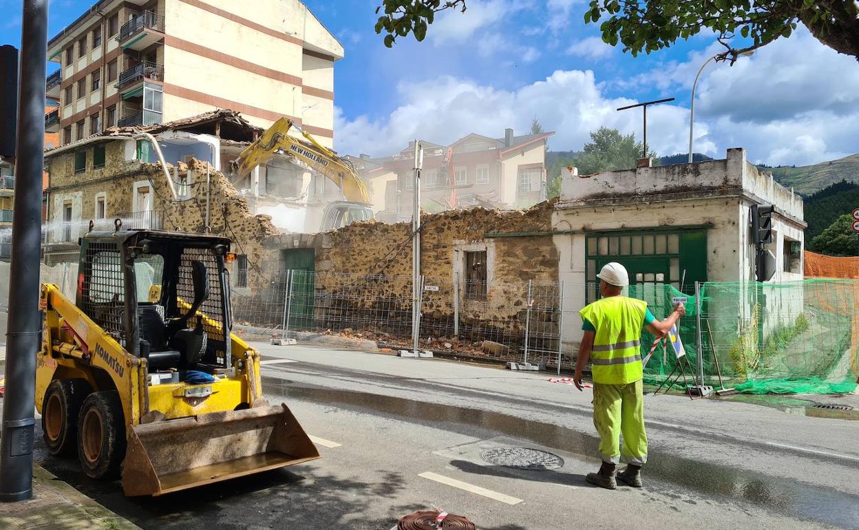 El edificio dejará despejada un área de más de 700 metros. 