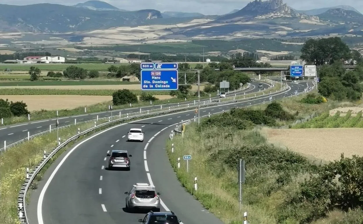 DGT: hitos de arista para ver de noche las carreteras