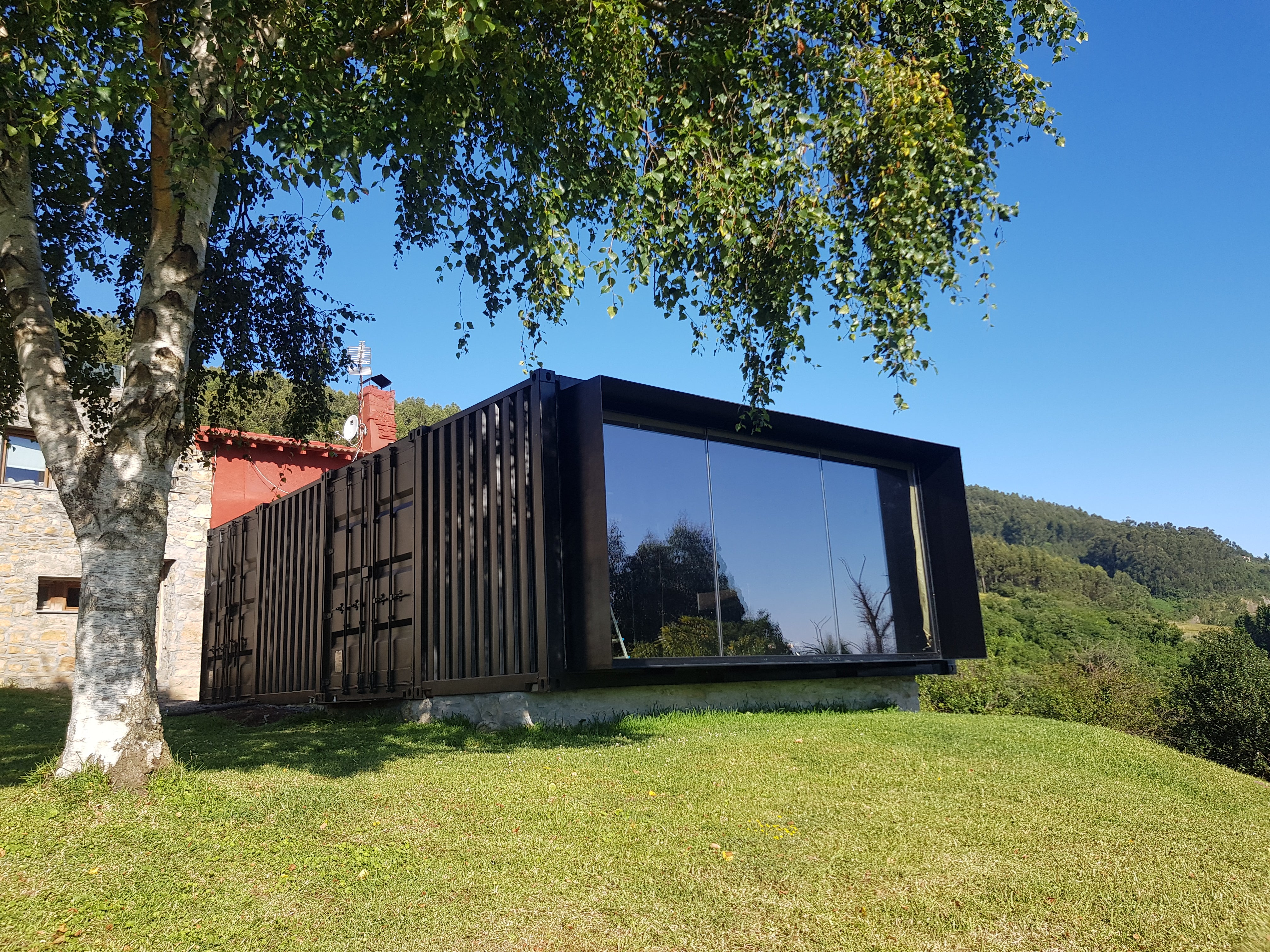 Fotos: &#039;Txokontenedor&#039;, el curioso txoko de un bilbaíno construido con contenedores de transporte marítimo