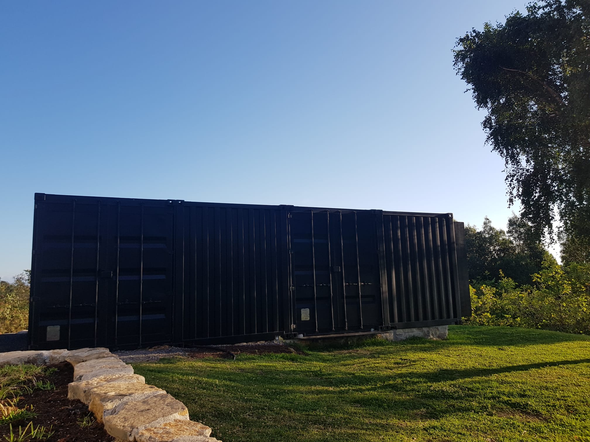 Fotos: &#039;Txokontenedor&#039;, el curioso txoko de un bilbaíno construido con contenedores de transporte marítimo