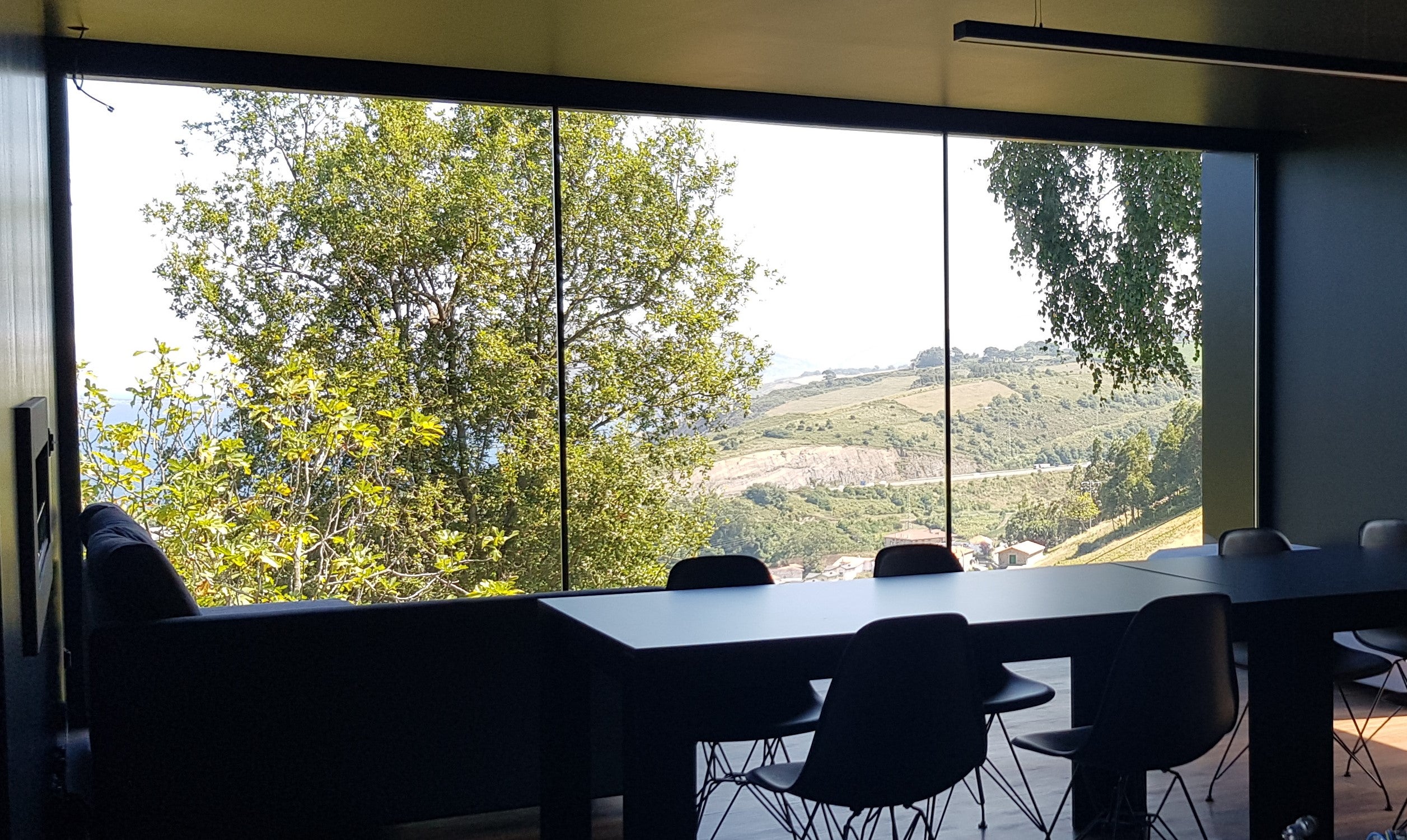 Fotos: &#039;Txokontenedor&#039;, el curioso txoko de un bilbaíno construido con contenedores de transporte marítimo