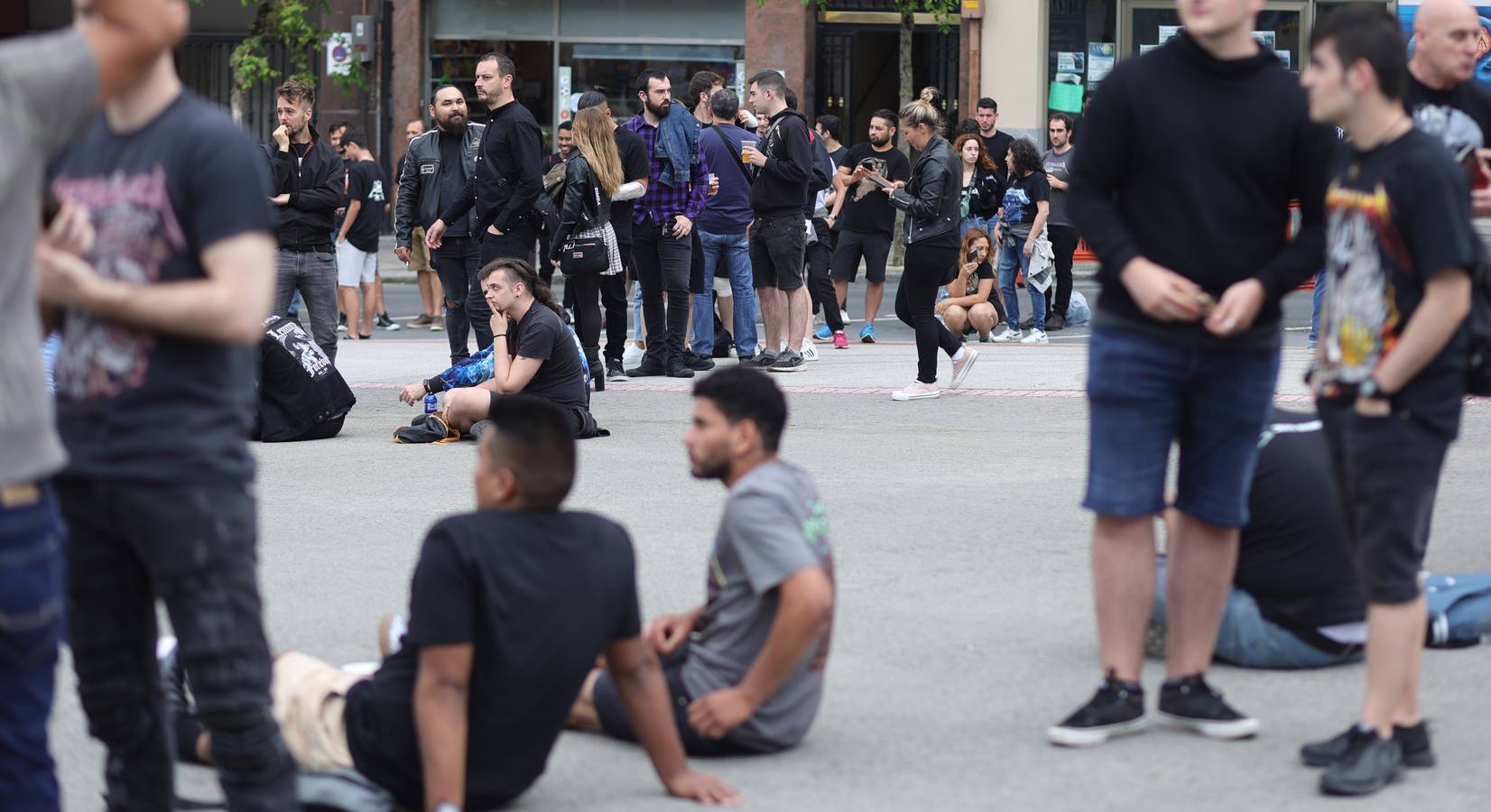 Fotos: Gran ambiente en San Mamés para el concierto de Metallica con petición de matrimonio incluida