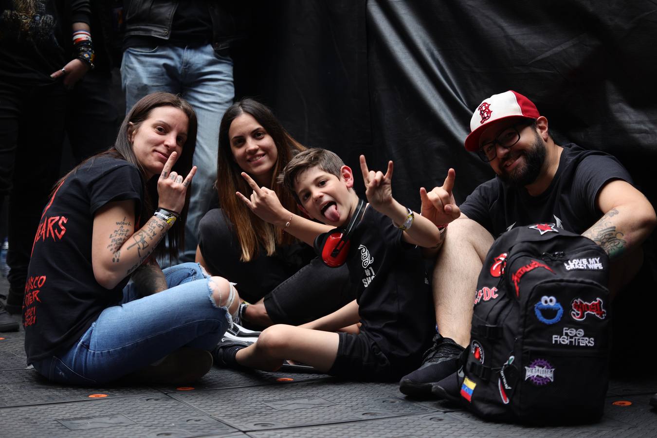 Fotos: Gran ambiente en San Mamés para el concierto de Metallica con petición de matrimonio incluida