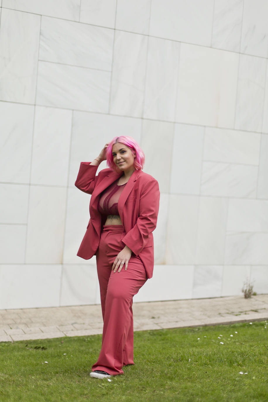 Fotos: Nekane, la modelo &#039;curvy&#039; bilbaína con el pelo rosa que pasó de odiar su cuerpo a triunfar en la moda