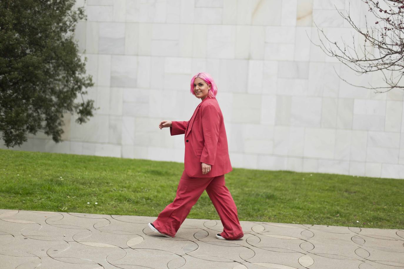 Fotos: Nekane, la modelo &#039;curvy&#039; bilbaína con el pelo rosa que pasó de odiar su cuerpo a triunfar en la moda