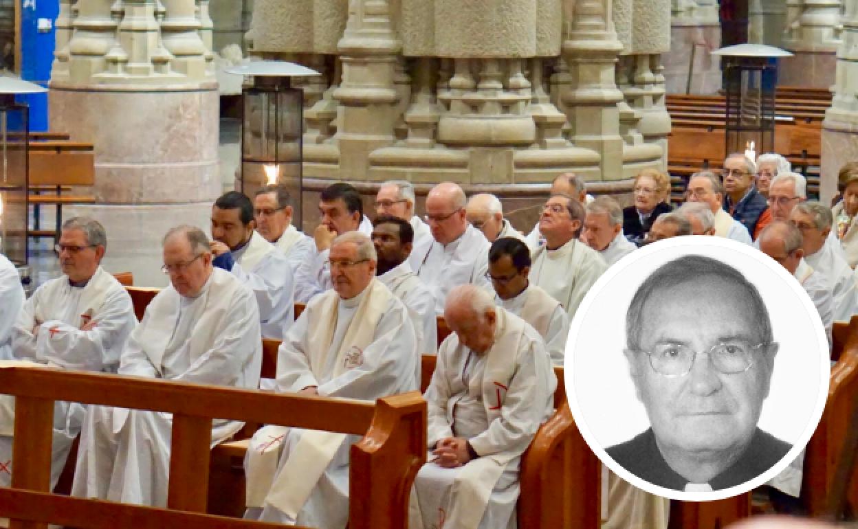 Pedro Mendiguren, en la Misa Crismal, aparece sentado en el primer banco, el segundo por la derecha.