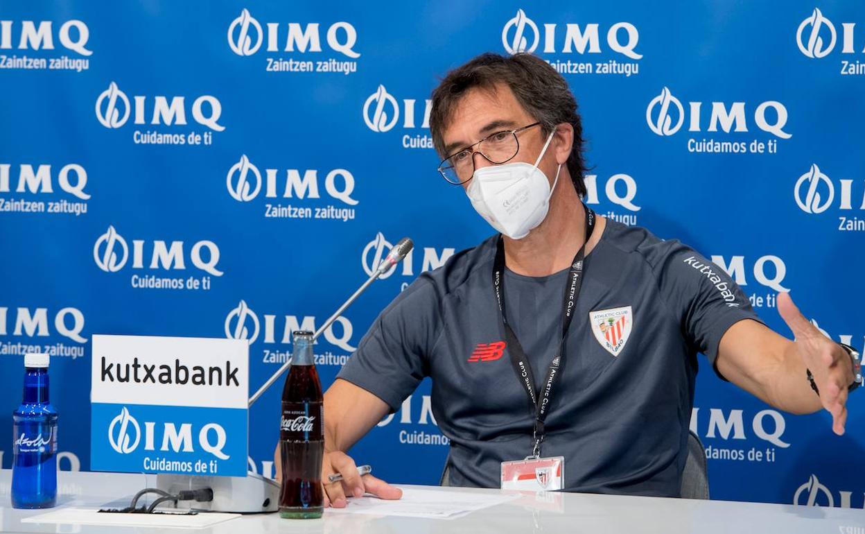 Josean Lekue, durante la rueda de prensa en Lezama.