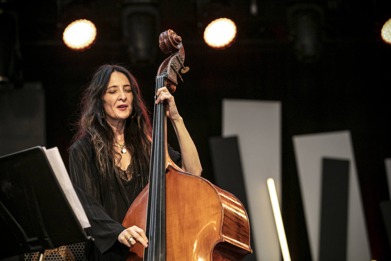 Fotos: El homenaje a Iñaki Añúa y el concierto de Giulia Valle, en imágenes