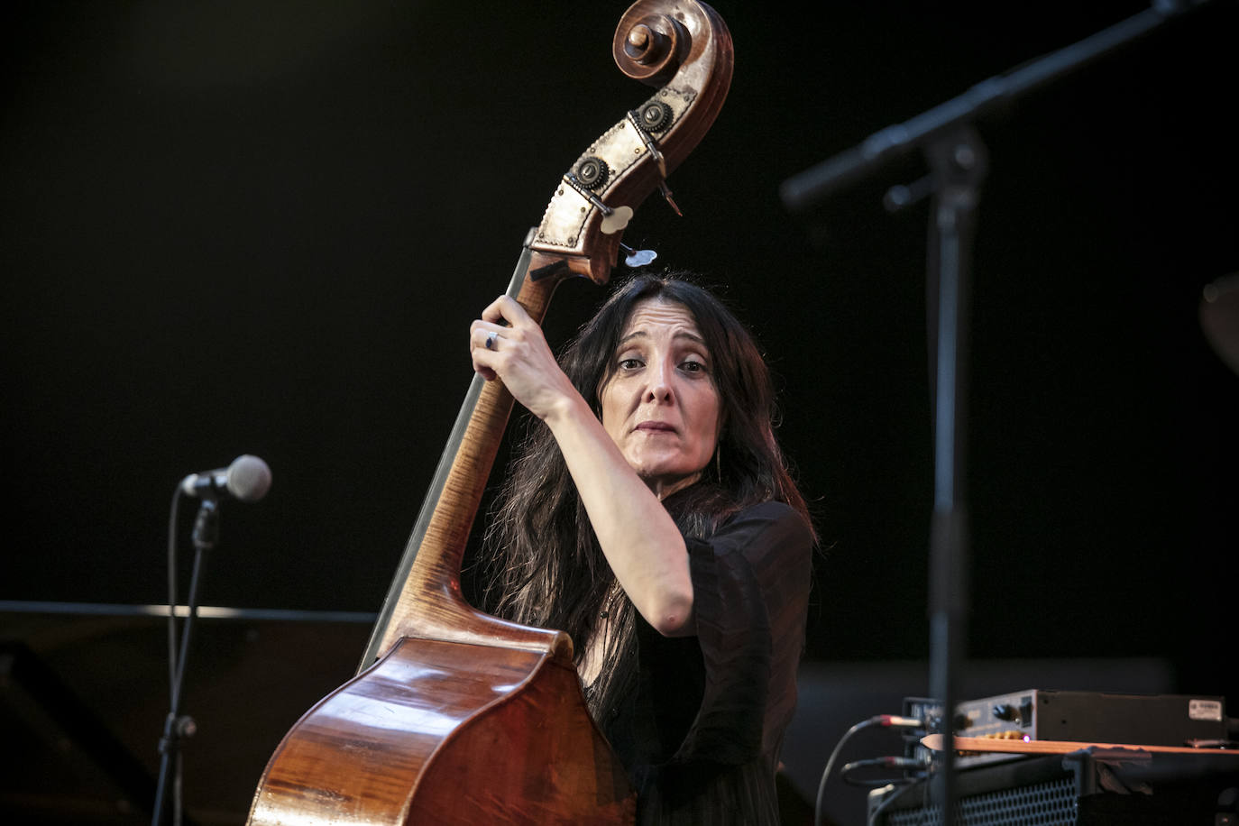 Fotos: El homenaje a Iñaki Añúa y el concierto de Giulia Valle, en imágenes