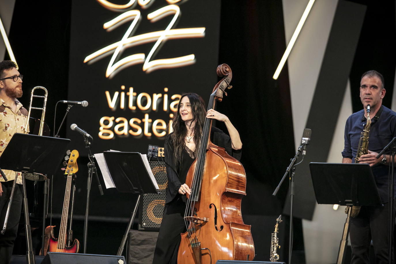 Fotos: El homenaje a Iñaki Añúa y el concierto de Giulia Valle, en imágenes