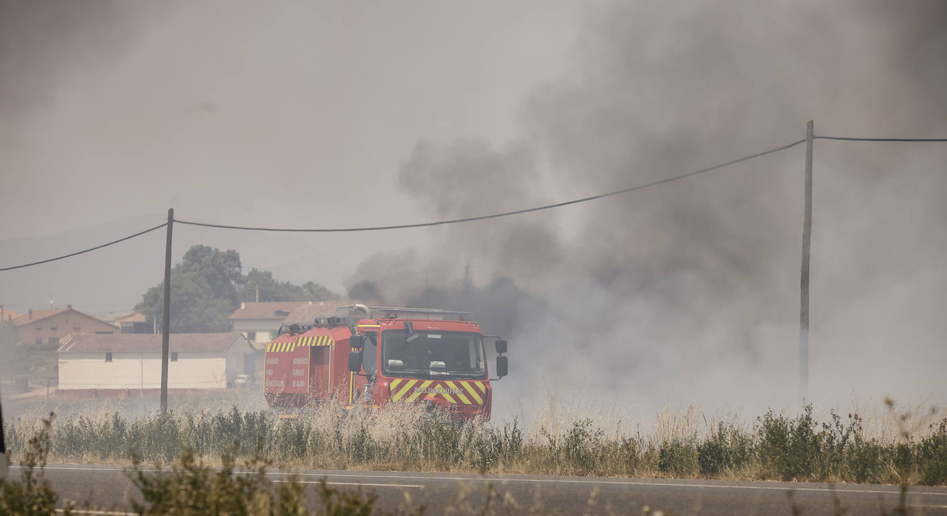 Fotos: El incendio entre Argandoña y Villafranca, en imágenes