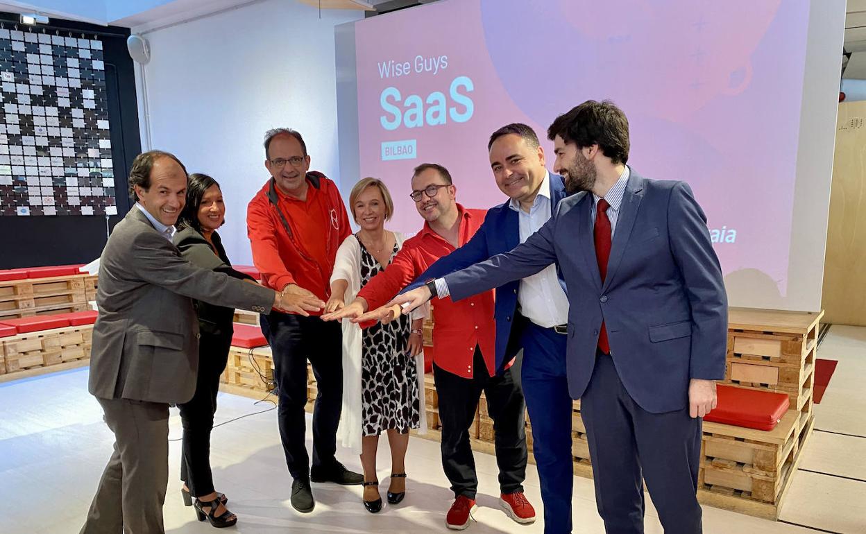 La diputada Ainara Basurko, junto a representantes de Beaz, Seed Capital y SWG.