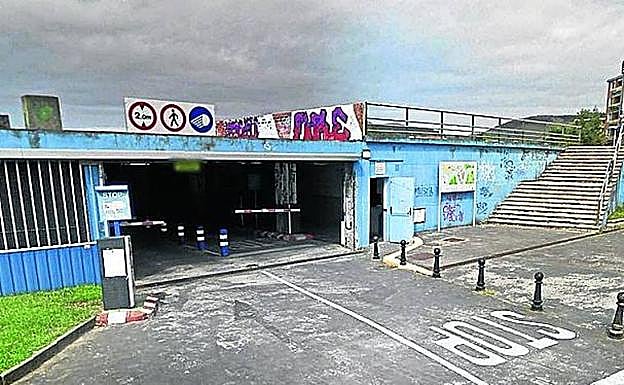 Vista exterior del parking de Arpillado, cerrado desde diciembre de 2020. 