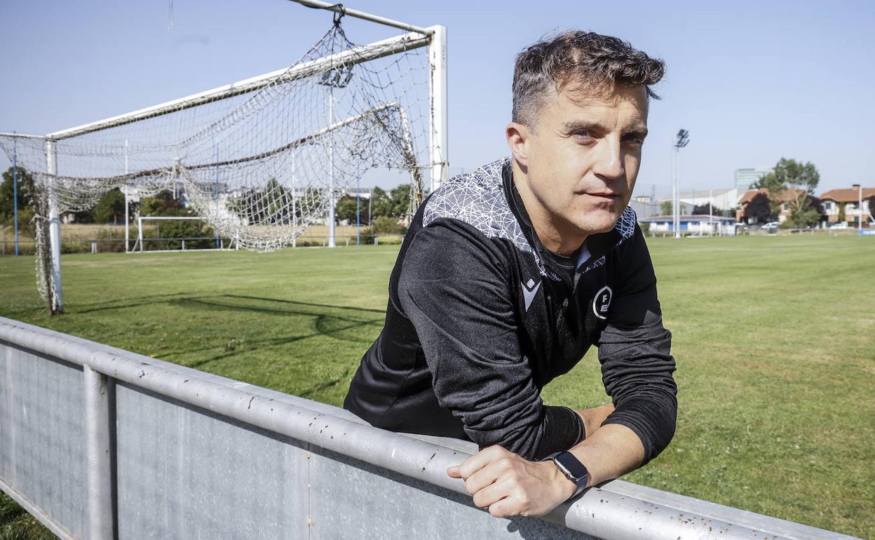 Roberto Díaz Pérez del Palomar entrena dos horas casi diarias en Betoño durante los cortos periodos que pasa en Vitoria y no viajando para arbitrar
