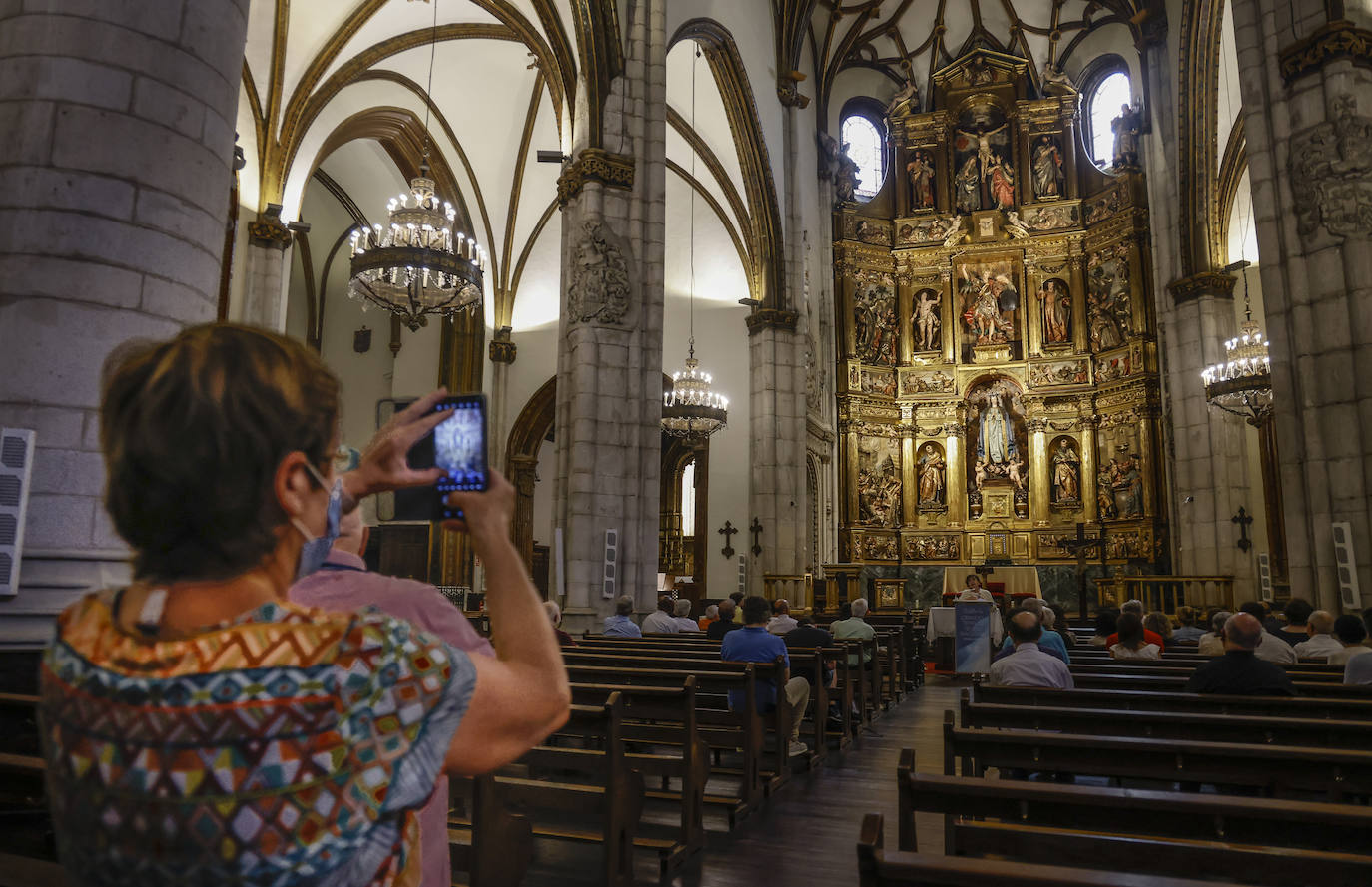 Fotos: Así ha quedado el retablo de San Miguel tras su restauración