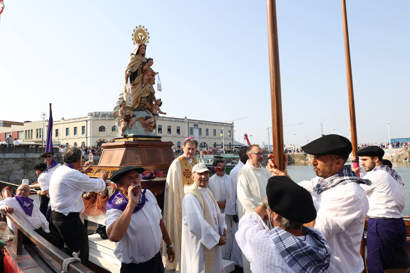 Fotos: Santurtzi rinde homenaje a la Virgen del Carmen