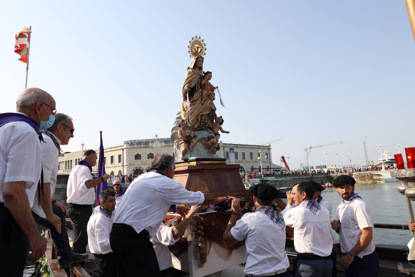 Fotos: Santurtzi rinde homenaje a la Virgen del Carmen